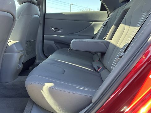 Used 2024 Hyundai Elantra SEL w/ Convenience Package image 21