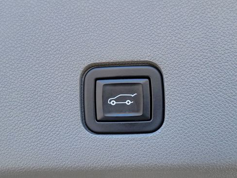 Used 2020 Cadillac XT6 Premium Luxury image 11