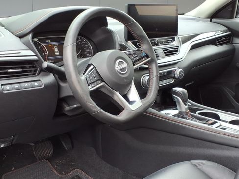 Used 2023 Nissan Altima 2.0 SR FWD image 11