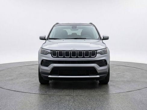 Used 2025 Jeep Compass Limited AWD/4WD image 2