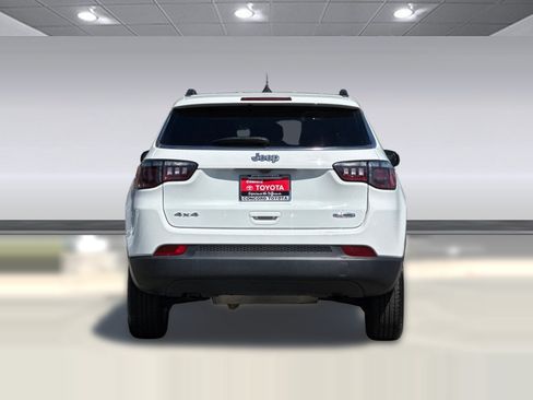 Used 2025 Jeep Compass Latitude AWD/4WD image 10