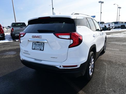Used 2024 GMC Terrain SLT image 6