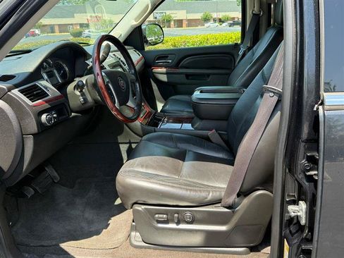 Used 2010 Cadillac Escalade Luxury AWD/4WD image 9