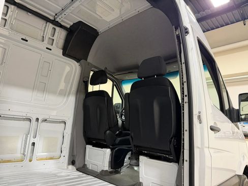 Used 2018 Mercedes-Benz Sprinter 2500 image 30
