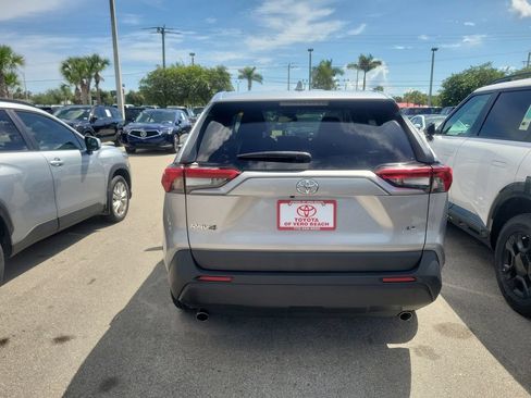 Certified 2022 Toyota RAV4 LE FWD image 5