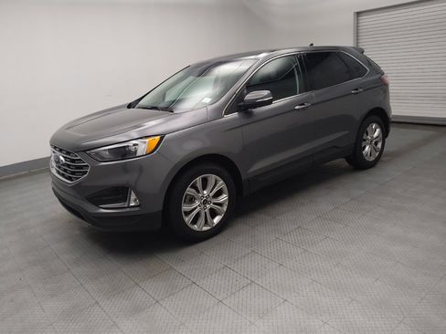 Used 2023 Ford Edge Titanium image 2