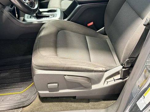 Used 2015 Chevrolet Colorado LT w/ LT Convenience Package RWD image 17