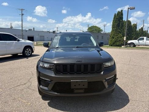 Used 2023 Jeep Grand Cherokee Limited w/ Black Appearance Package AWD/4WD image 8