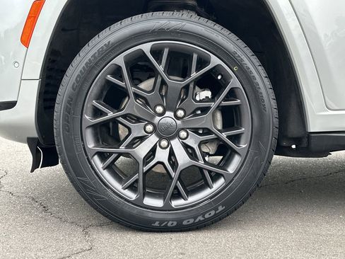 Certified 2025 Jeep Grand Cherokee L Summit AWD/4WD image 16