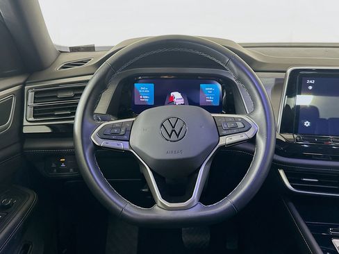 Used 2025 Volkswagen Atlas Cross Sport SE image 18