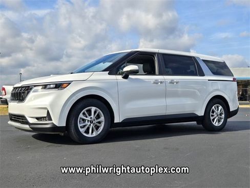 Used 2024 Kia Carnival LX image 7