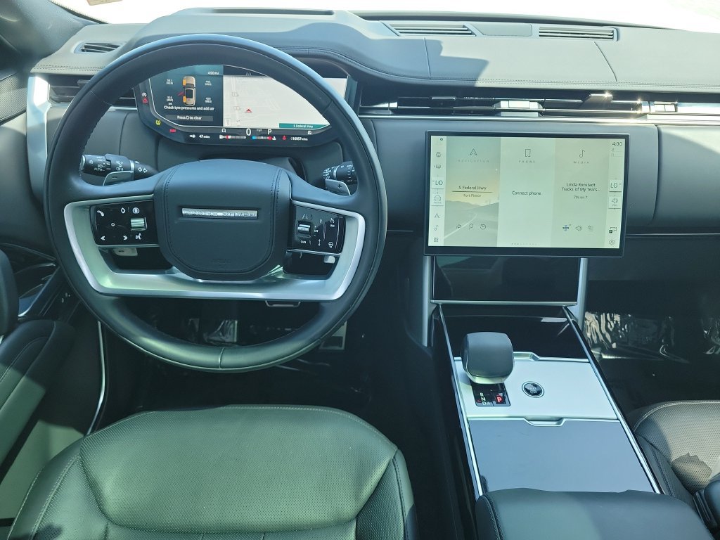 Used 2025 Land Rover Range Rover Long Wheelbase SE AWD/4WD image 19