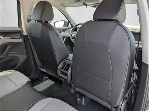 New 2026 Volkswagen Tiguan SE FWD image 28