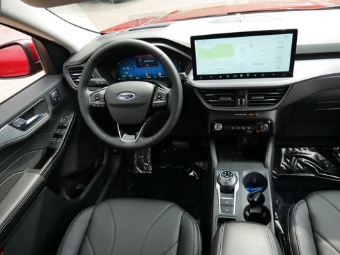 Used 2025 Ford Escape PHEV w/ PHEV Premium Package image 9