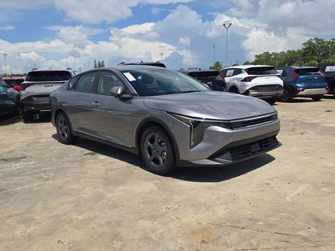 New 2026 Kia K4 FWD image 2