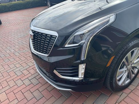 Used 2025 Cadillac XT5 Premium Luxury image 2