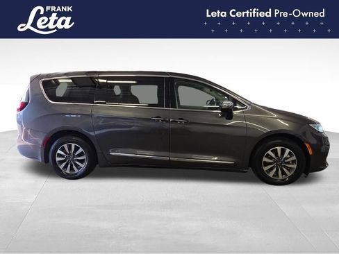Used 2023 Chrysler Pacifica Limited FWD image 7