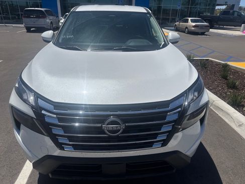 Used 2024 Nissan Rogue SV AWD/4WD image 2