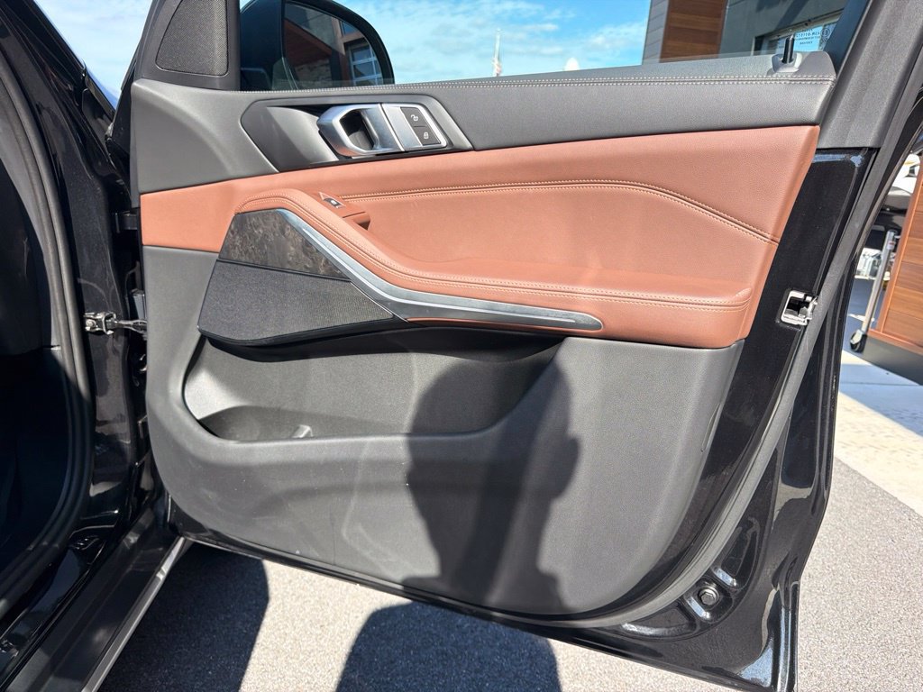 Used 2024 BMW X5 xDrive40i w/ Parking Assistance Package AWD/4WD image 15