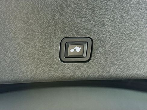 Used 2021 Chevrolet Traverse LT FWD image 7