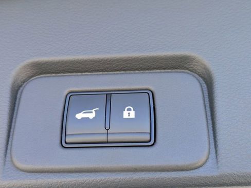 Used 2024 Nissan Rogue SV FWD image 18