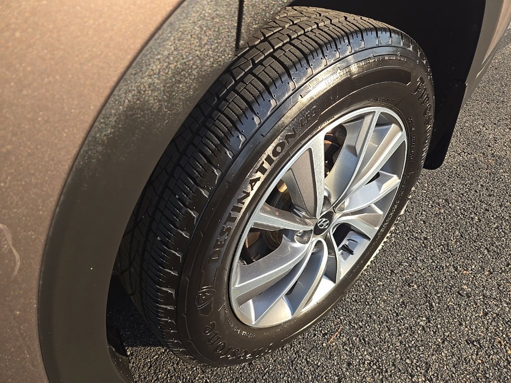 Used 2020 Hyundai Santa Fe Limited AWD/4WD image 16