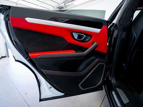Used 2022 Lamborghini Urus AWD/4WD image 51