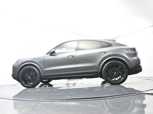 Certified 2024 Porsche Cayenne Coupe AWD/4WD image 46
