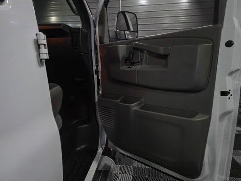 Used 2019 GMC Savana 2500 w/ Driver Convenience Package image 29