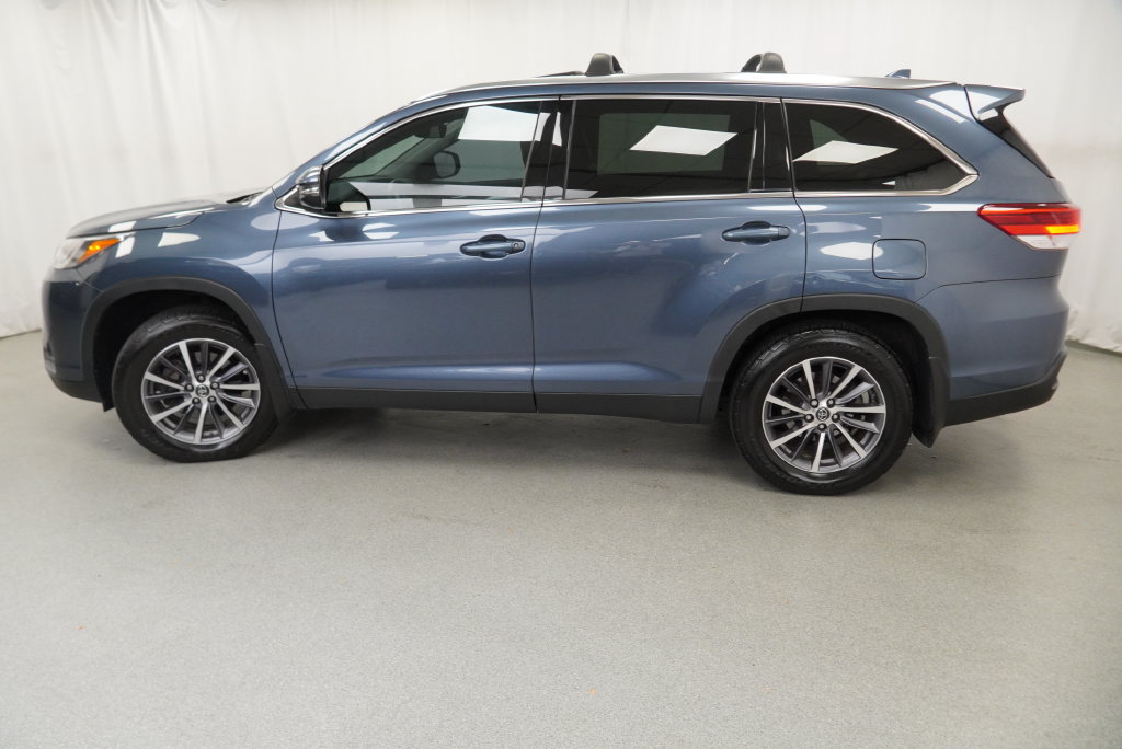 Used 2019 Toyota Highlander XLE AWD/4WD image 6
