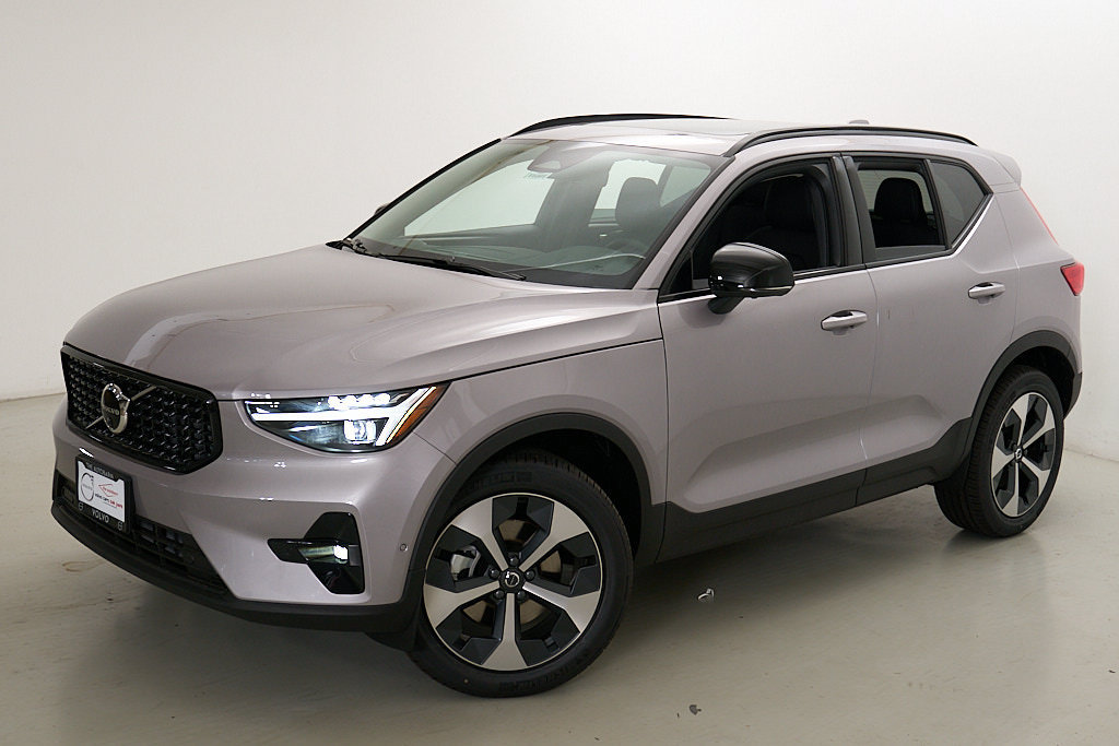 New 2026 Volvo XC40 B5 Plus w/ Climate Package AWD/4WD image 3