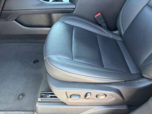 Used 2024 Chevrolet Suburban LT image 12