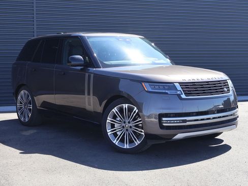 Used 2025 Land Rover Range Rover SE AWD/4WD image 10