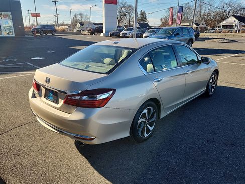 Used 2017 Honda Accord EX-L image 4