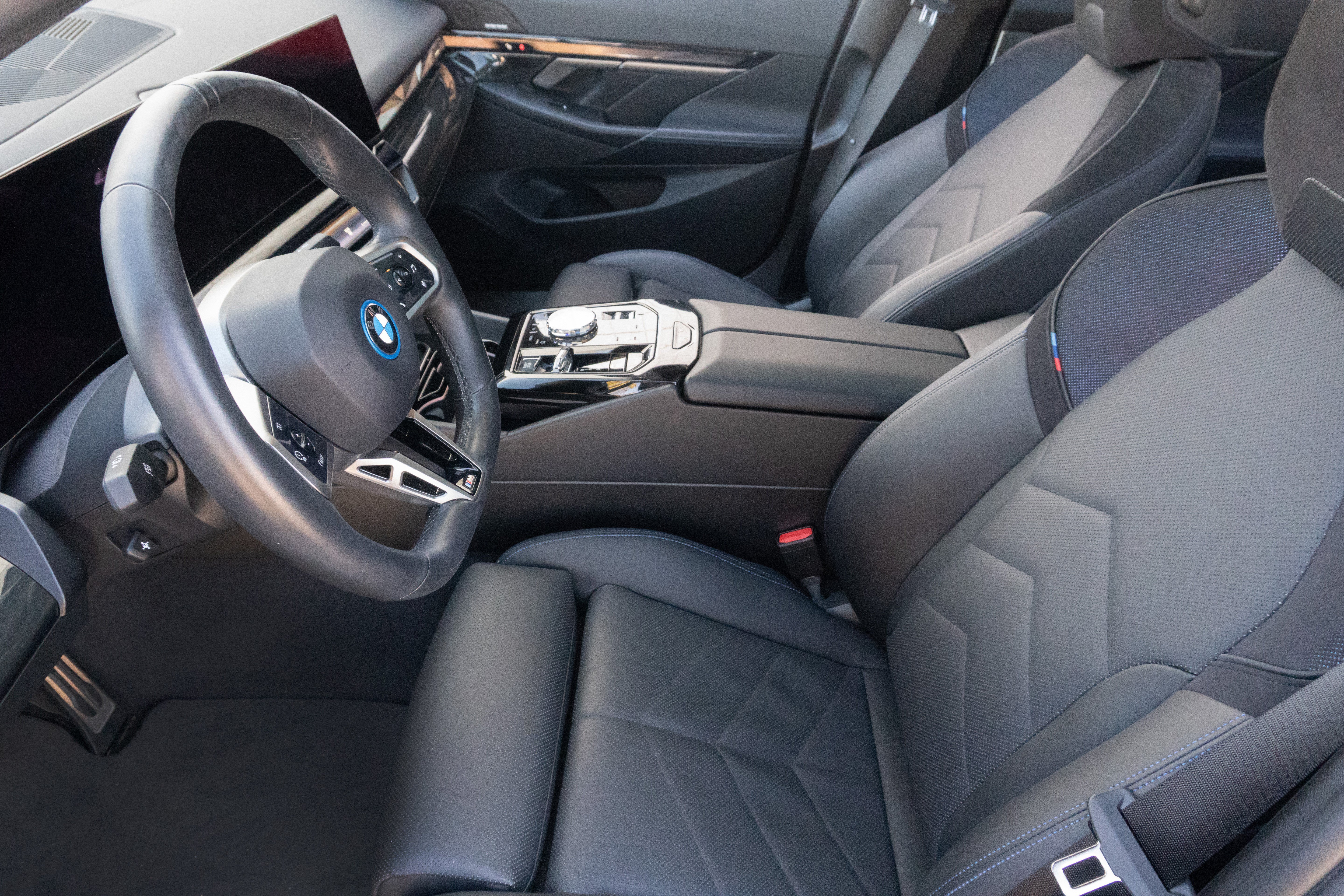 Certified 2024 BMW i5 eDrive40i w/ Executive Package RWD image 11