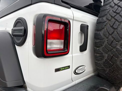 Used 2020 Jeep Wrangler Unlimited Sport AWD/4WD image 12