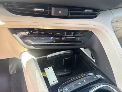 Used 2021 Buick Envision Essence w/ Technology Package I AWD/4WD image 23