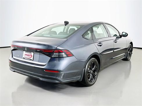 Certified 2025 Honda Accord SE image 17