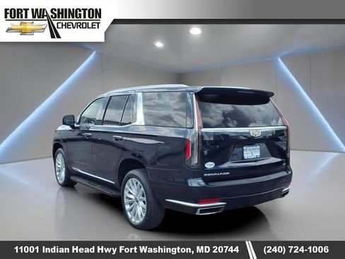 Used 2023 Cadillac Escalade Luxury AWD/4WD image 3