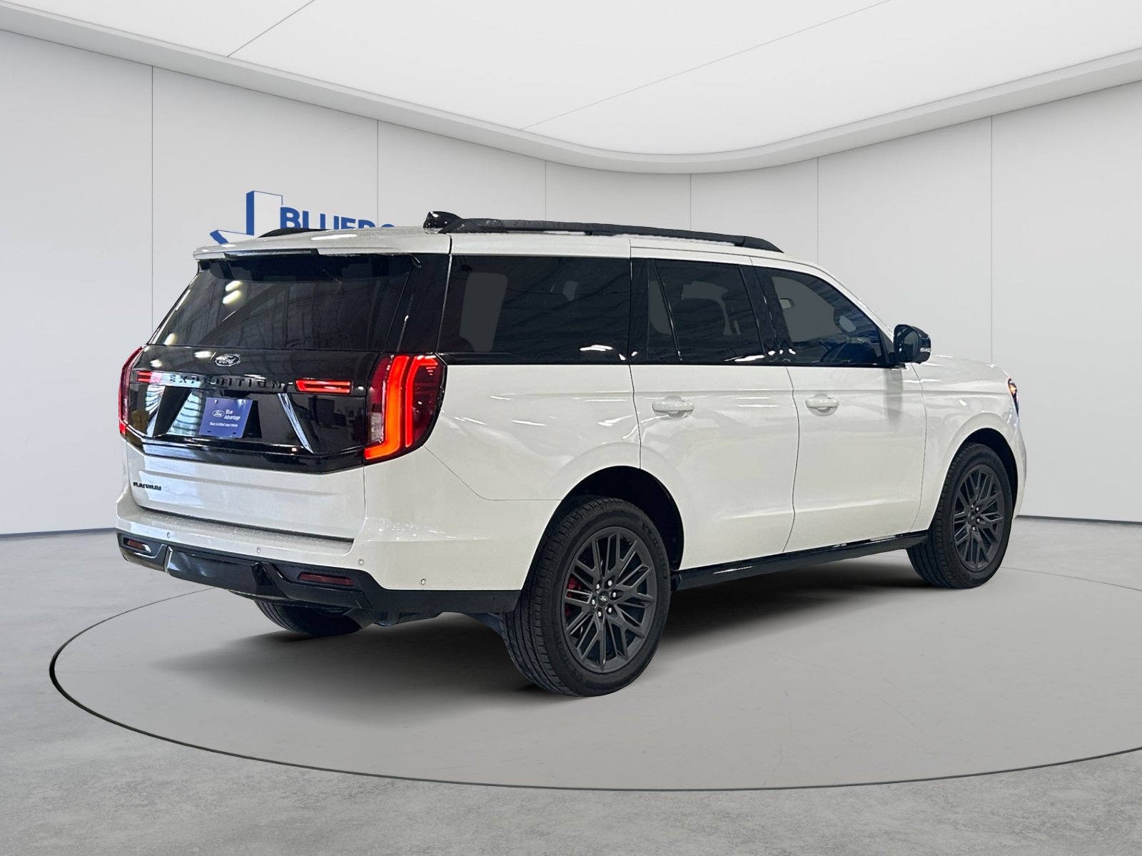 Used 2025 Ford Expedition Platinum w/ Stealth Performance Package AWD/4WD image 5