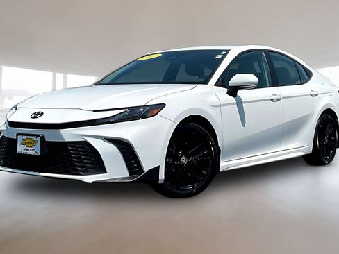 Used 2025 Toyota Camry SE w/ Convenience Package AWD/4WD image 3