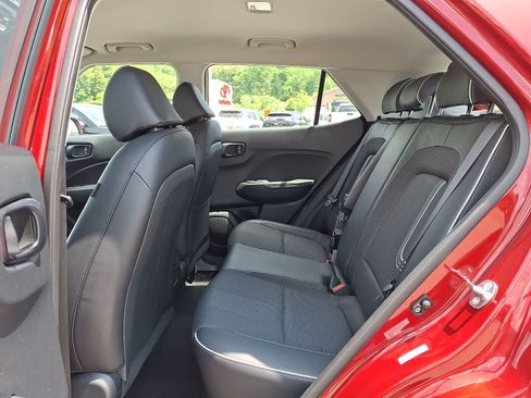 Used 2025 Hyundai Venue Limited FWD image 11