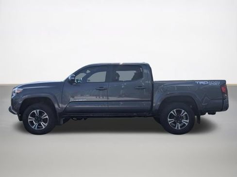 Used 2019 Toyota Tacoma TRD Sport AWD/4WD image 6