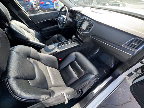 Used 2020 Volvo XC90 T6 Momentum image 38