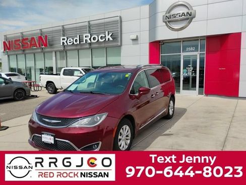Used 2019 Chrysler Pacifica Touring-L FWD image 1