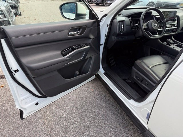 Certified 2024 Nissan Pathfinder SL AWD/4WD image 10