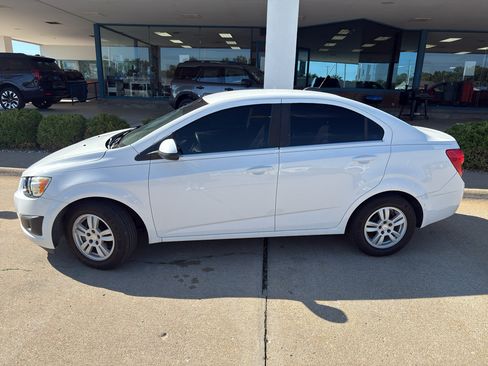 Used 2015 Chevrolet Sonic LT FWD image 9