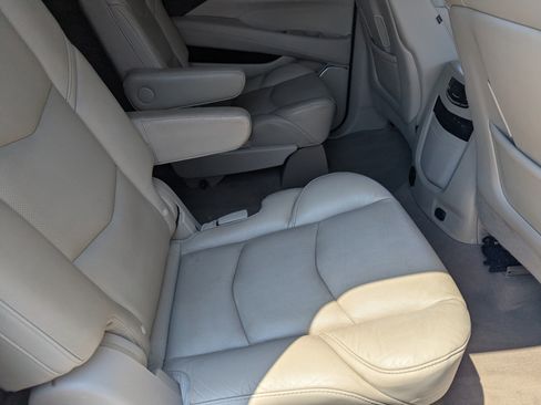Used 2017 Cadillac Escalade ESV Luxury AWD/4WD image 13
