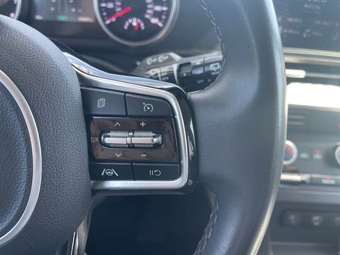 Used 2024 Kia Carnival LX image 26