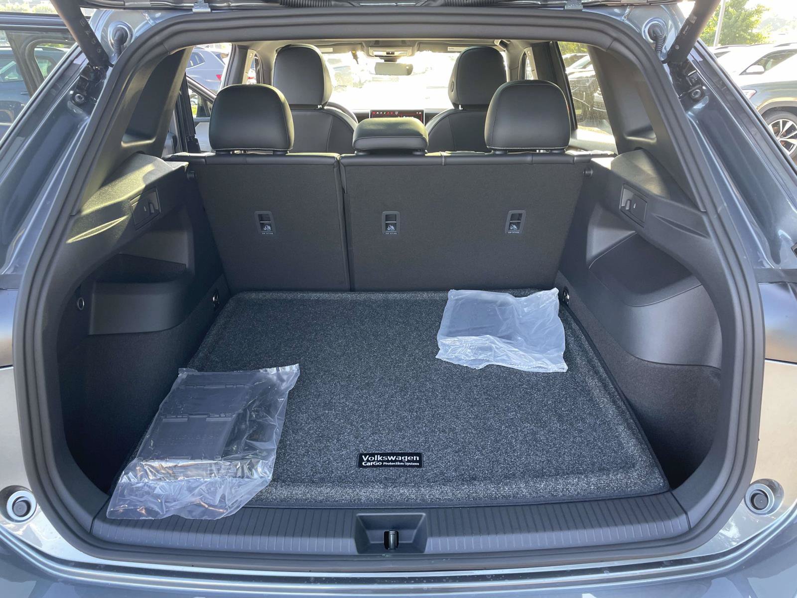 New 2026 Volkswagen Tiguan SE R-Line FWD image 10